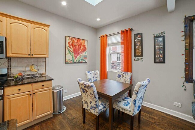 Foto del edificio - 2141 N Point St