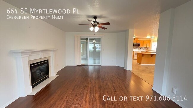 Foto del edificio - 664 SE Myrtlewood Pl