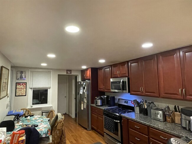 Building Photo - 4 br, 2.5 bath House - 2619 Jane St