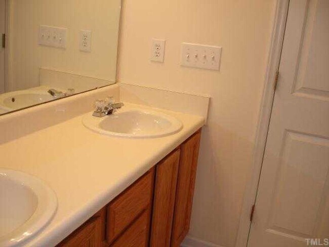 Foto del edificio - Townhome in Wakefield area for rent!
