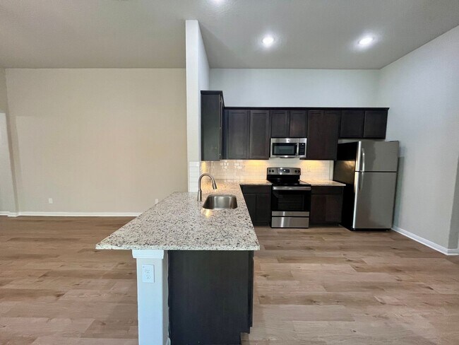 Foto del edificio - 424 Emma Dr