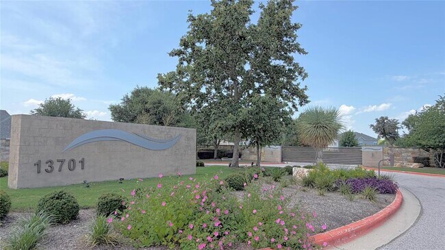 Foto del edificio - 13701 Ronald Reagan Blvd