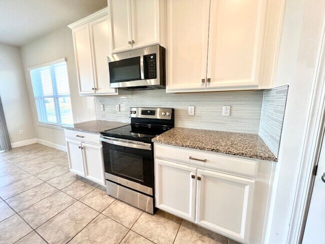 Foto del edificio - Open concept home offering four bedrooms, three baths, a two car garage and open lanai.