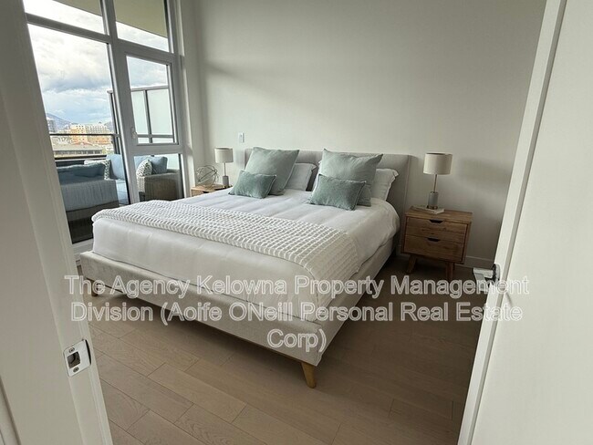 Photo du bâtiment - 3389 Lakeshore Rd