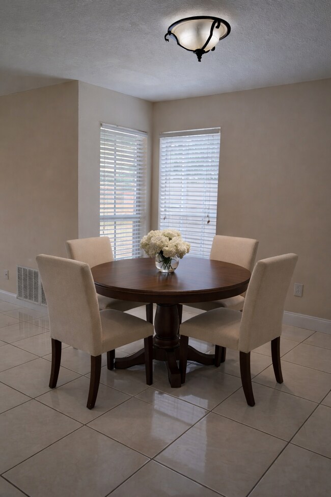 dinning room (staged) - 6909 Lake Place Ct