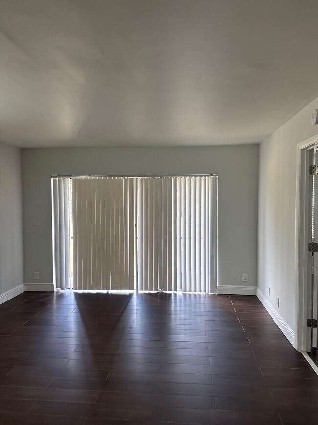 Building Photo - 4885 Arjaro Dr