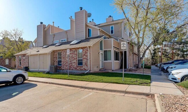 Foto del edificio - Charming 1BD/1BA Condo-Wheat Ridge, CO! Available 5/1!
