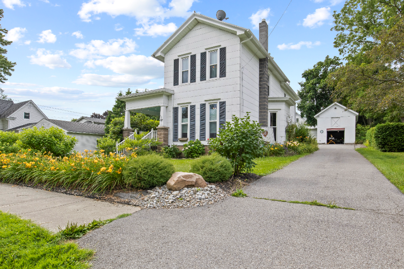 Primary Photo - 107 Amity St