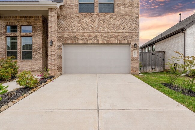 Foto del edificio - 8714 Windsong Trail Dr