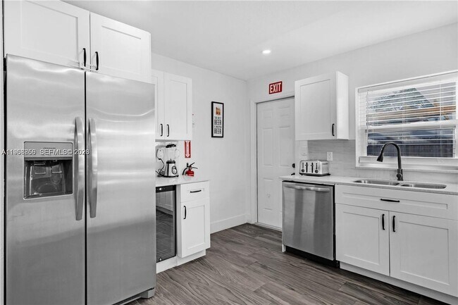 Building Photo - 6661 Freedom St