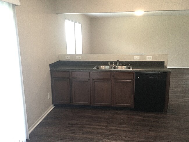 Building Photo - 3244 Underwood Dr