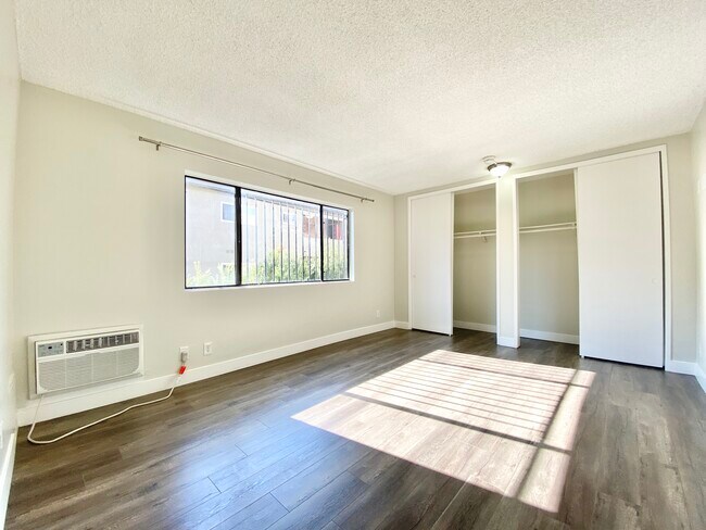 Building Photo - 981 Elden Ave Los Angeles, CA 90006