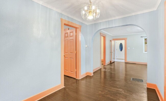 Foto del edificio - Updated 3br/2ba home with bonus room and f...