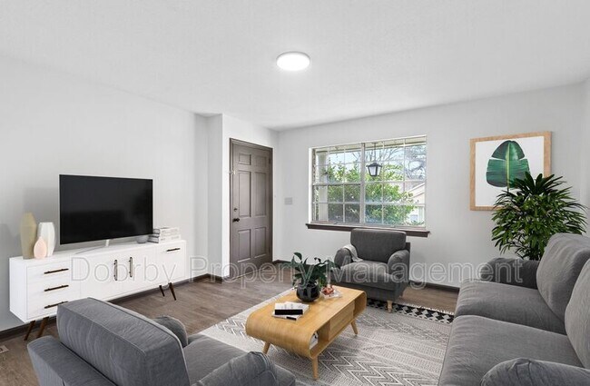 Foto del edificio - 6923 Greenway Dr
