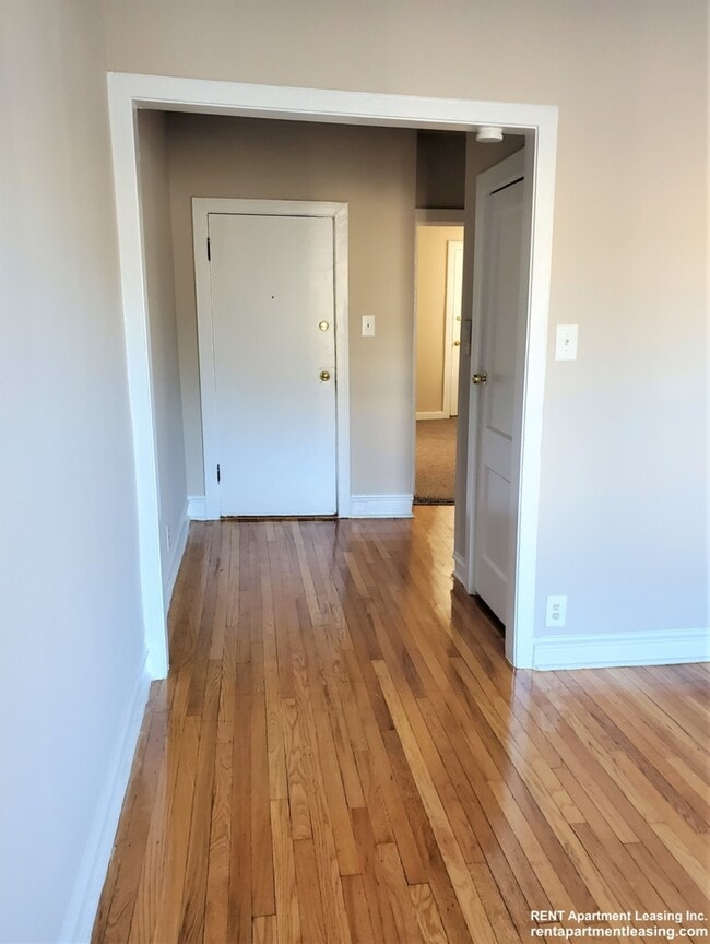 Building Photo - 5662 N Ridge Ave