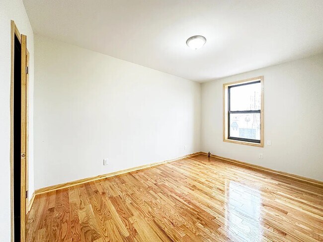 Foto del edificio - One bedroom for Rent in East Village