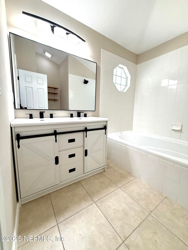 Foto del edificio - 452 Dutton Island Rd W