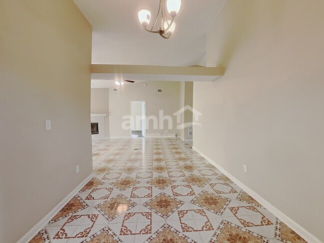Building Photo - 2139 Orangewood St