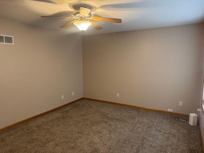 Foto del edificio - 207/209 N Elm St. Cameron, MO 64429