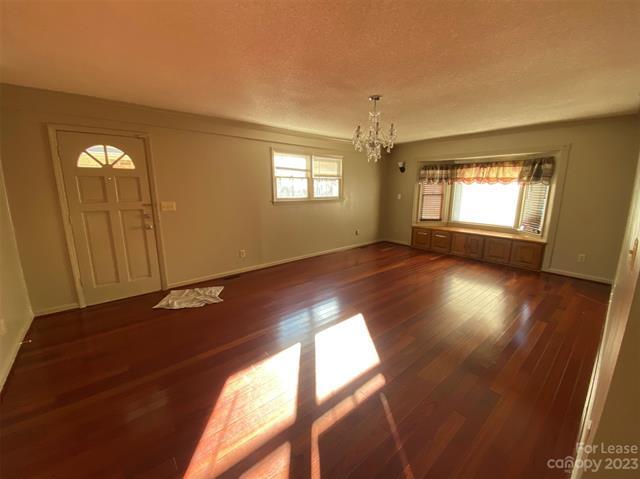 Building Photo - 319 Glenhaven Dr