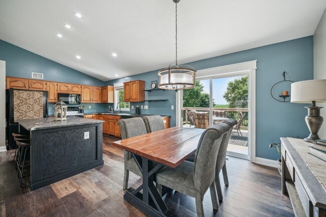 Building Photo - 725 Meyer Cir