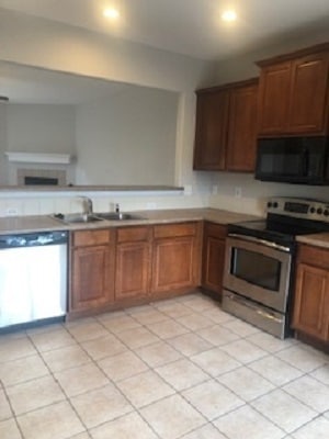 Building Photo - 4bd/3.5ba remodeled spacious townhome!!!
