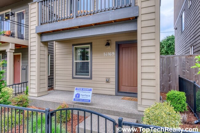 Foto del edificio - Amazing 3 BR | 2.5 BA Modern Townhome in Highly Desirable 45 Degree Central Community | Located A...