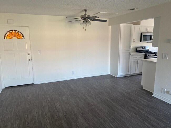 Foto del edificio - 10309 Downey Ave