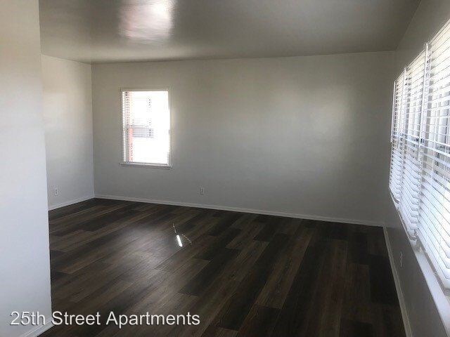 Primary Photo - 823-831 W 25th St