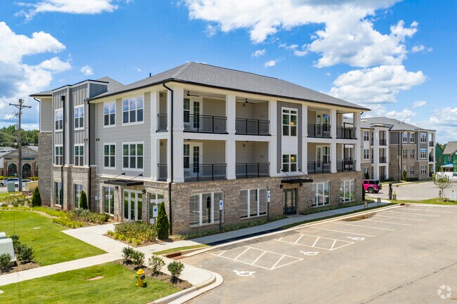 Building Photo - The Lodges of Huntersville