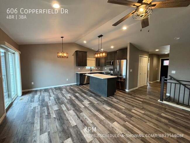 Building Photo - 4 BED | 3 BATH | TOWNHOME | DOUBLE GARAGE ...