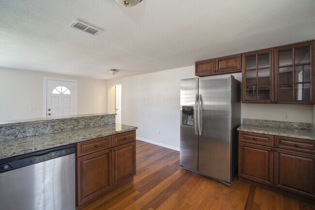 Building Photo - 3420 W Van Buren Drive