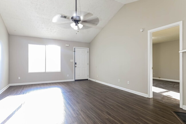 Building Photo - 9179 Fairway Ct