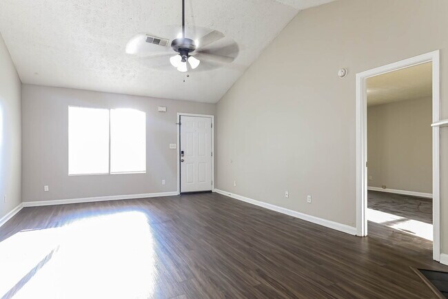 Foto del edificio - 9179 Fairway Ct