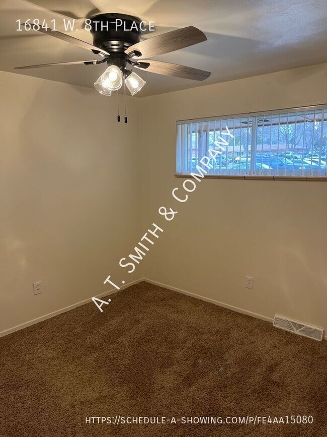 Building Photo - Pet Friendly  2 bed 1 bath with Washer/Dry...