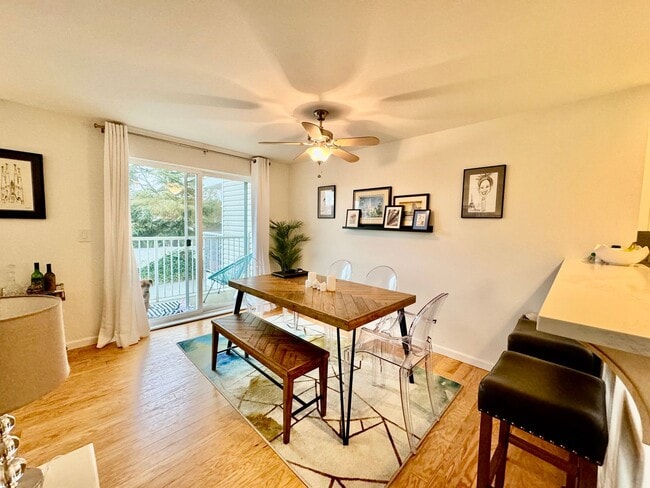 Building Photo - Location. location! Come home to this comp...