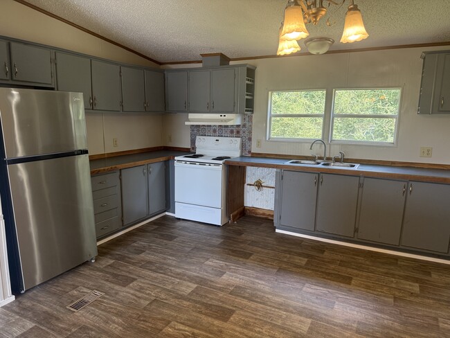 Building Photo - 695 Leeper Ln
