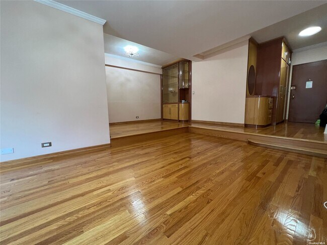 Foto del edificio - 98-51 64th Ave