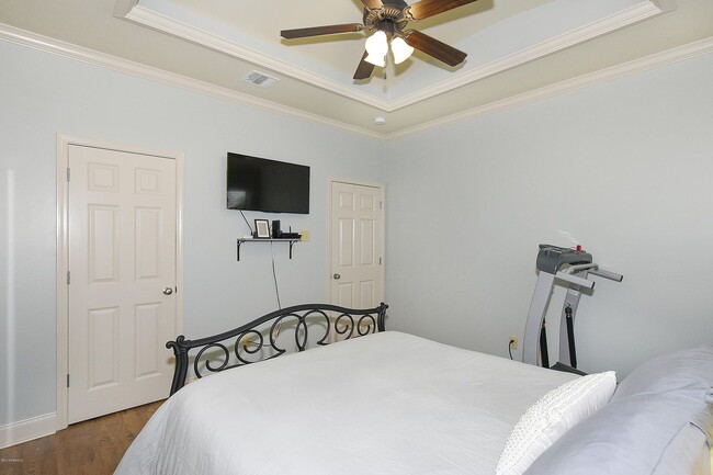 Building Photo - 328 Chimney Rock Blvd