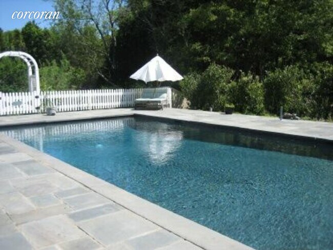 Building Photo - 45 Coves End Ln