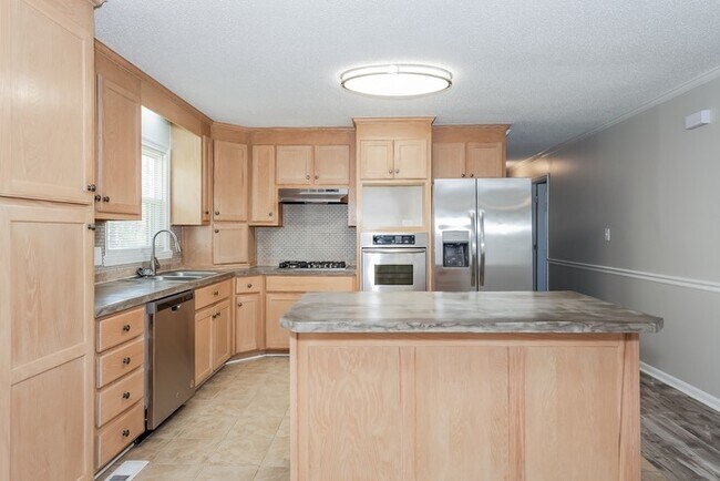 Building Photo - Wonderful 3 Bedroom!
