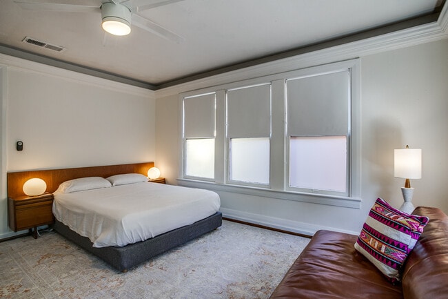 Building Photo - 600 N Montclair Ave