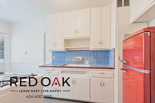 Building Photo - ~1 Month FREE~ Splendid Top Floor One Bedr...