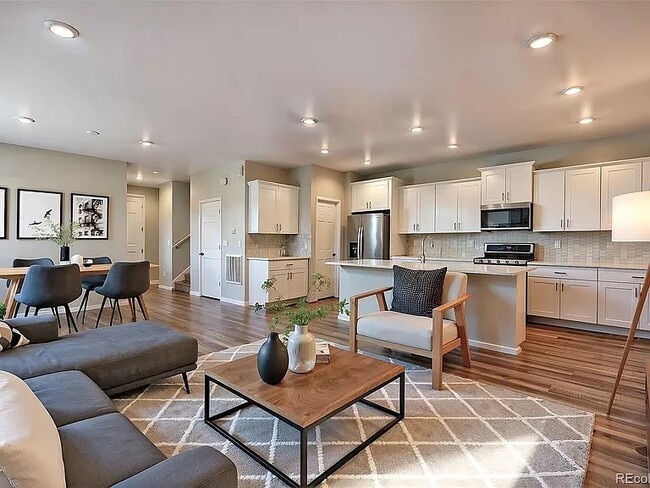 Foto del edificio - 5122 Buckwheat Rd