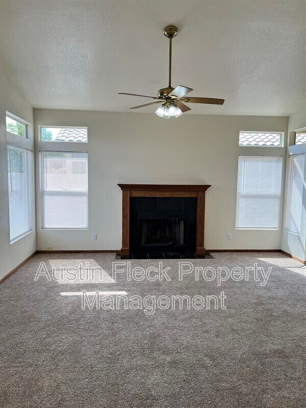Building Photo - 260 W Verano Pl