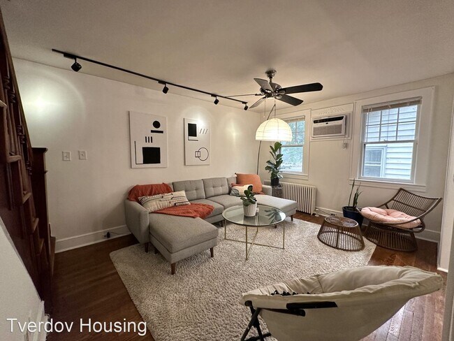 Building Photo - 3 br, 1.5 bath House - 480 Garretson Rd, B...