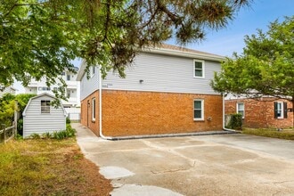 Building Photo - 4404 Ocean View Ave