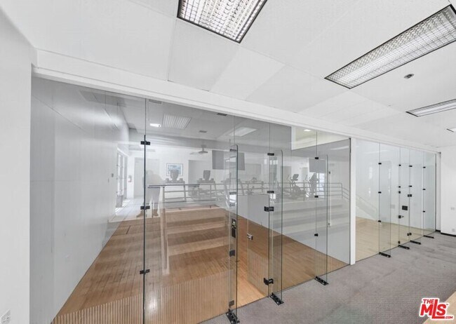 Foto del edificio - 600 W 9th St