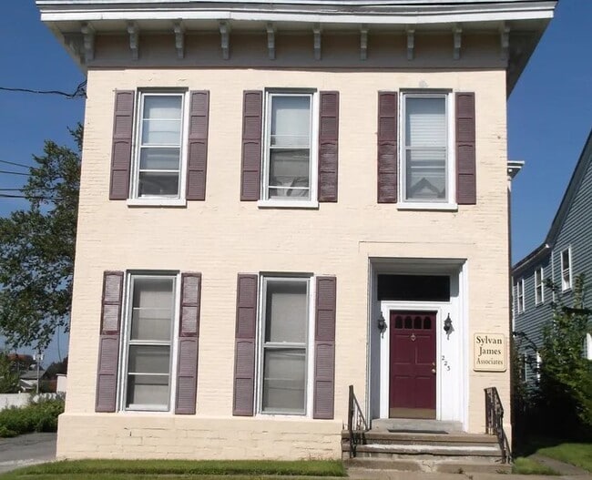 Building Photo - 223 N Washington St