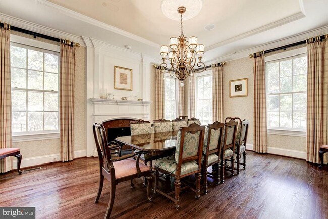 Foto del edificio - 9909 Avenel Farm Dr